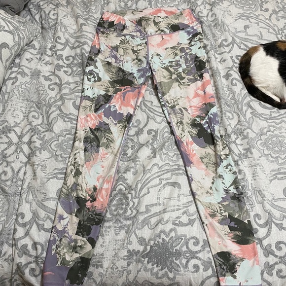 EUC fabletics floral patterned leggings - Picture 2 of 2